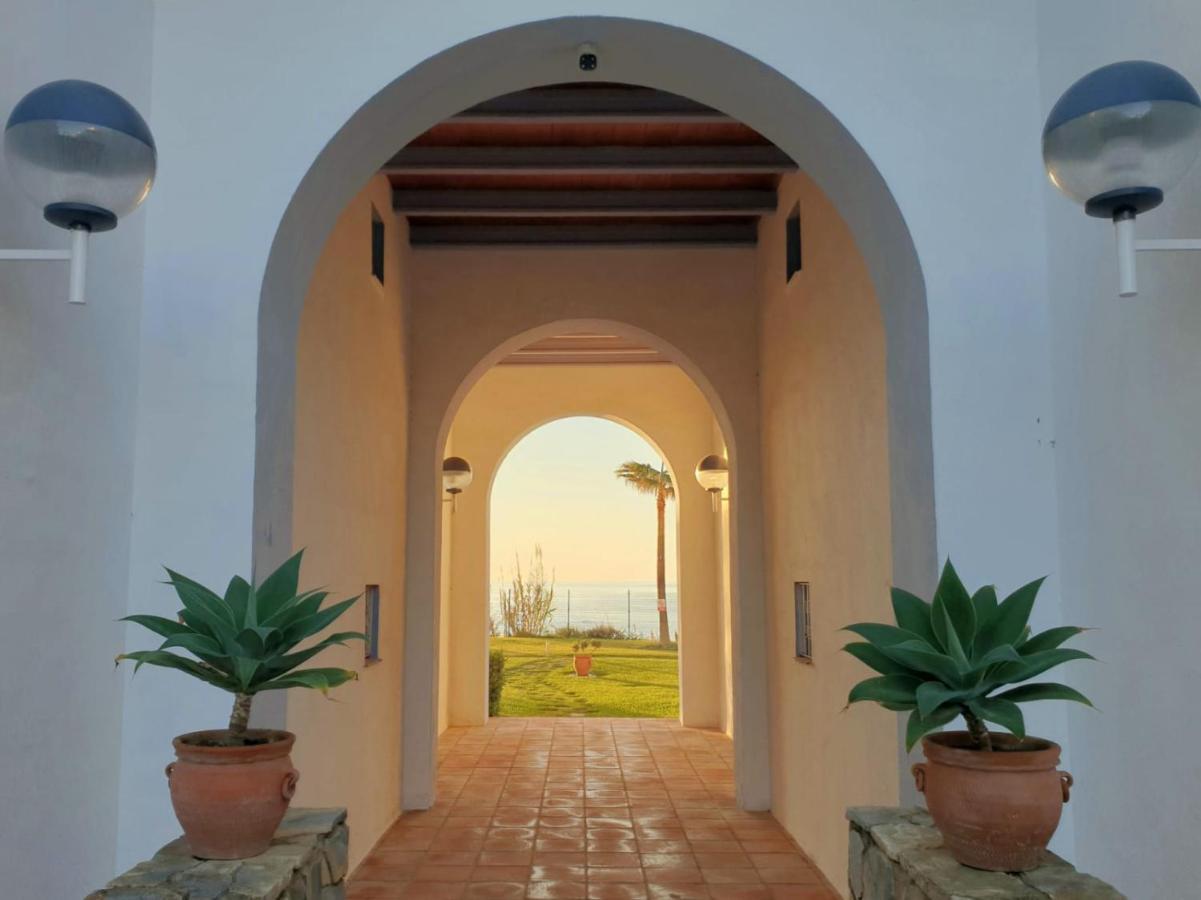 Casitamar frontline beach house rental Casares Costa near Estepona Bahía de Casares Exterior foto